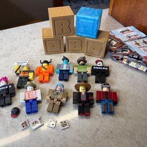 Roblox Action Figure Set with Accessories